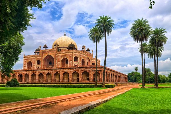 Roam Around the Top 7 Historical Monuments of Delhi
